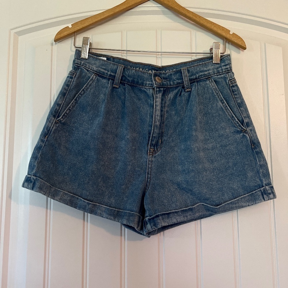 American Eagle MOM Jean Shorts Size 4